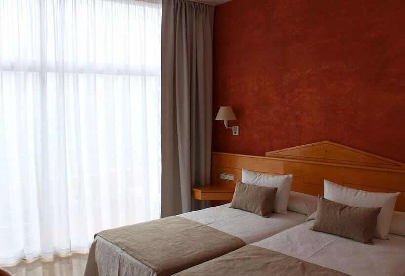 수피리어 룸, La Santa María