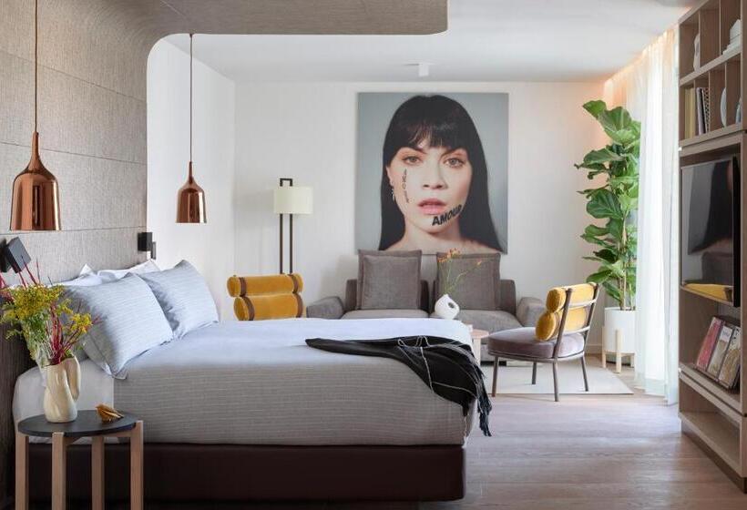 استودیوی استاندارد, Me Barcelona