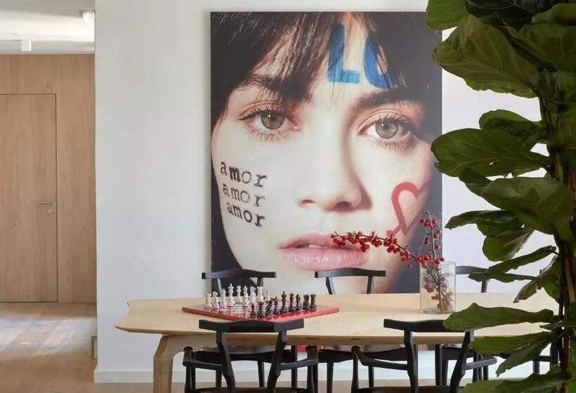 مجموعه ویستا شهر, Me Barcelona