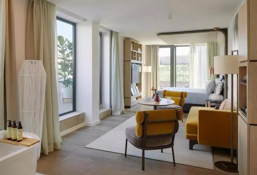 استودیو استاندارد با تراس, Me Barcelona