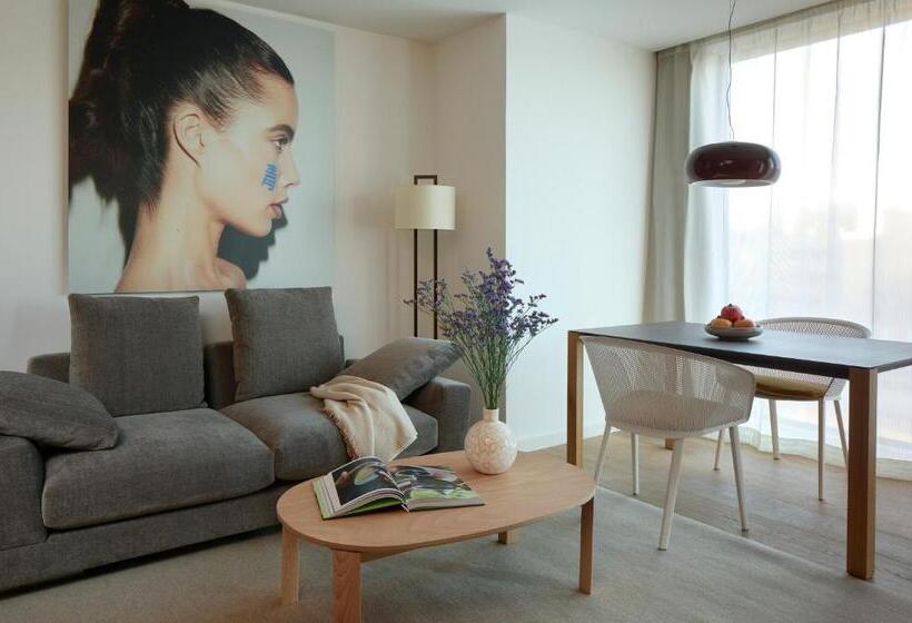 سوئیت 2 خوابه, Me Barcelona