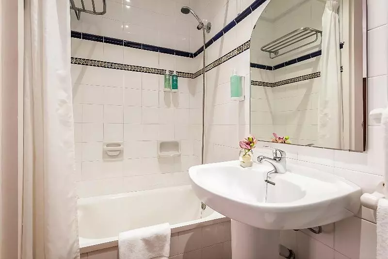Quarto Quádruplo Estandar, Medium Romantic