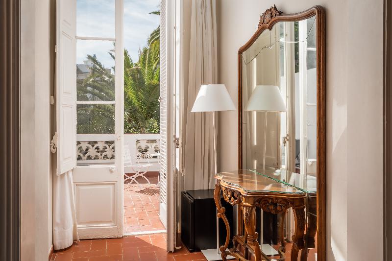 4인용 스탠다드 룸, Medium Romantic