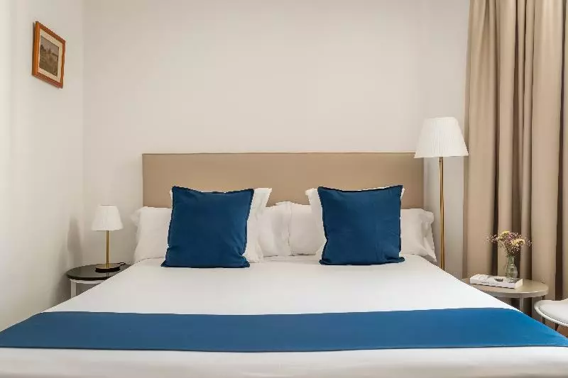 Quarto Triplo Estandar, Medium Romantic
