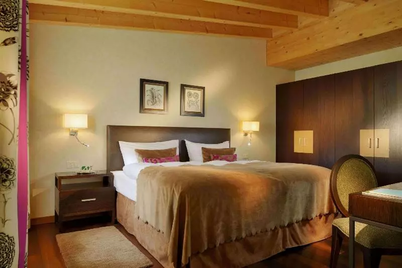 Quarto Economy, Medium Romantic