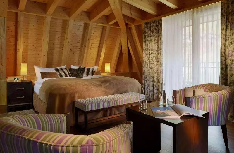 Quarto Economy, Medium Romantic
