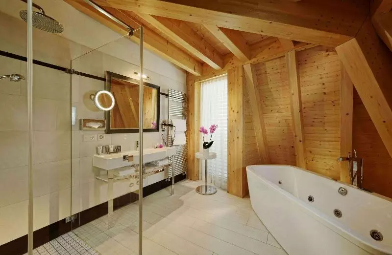 Quarto Economy, Medium Romantic