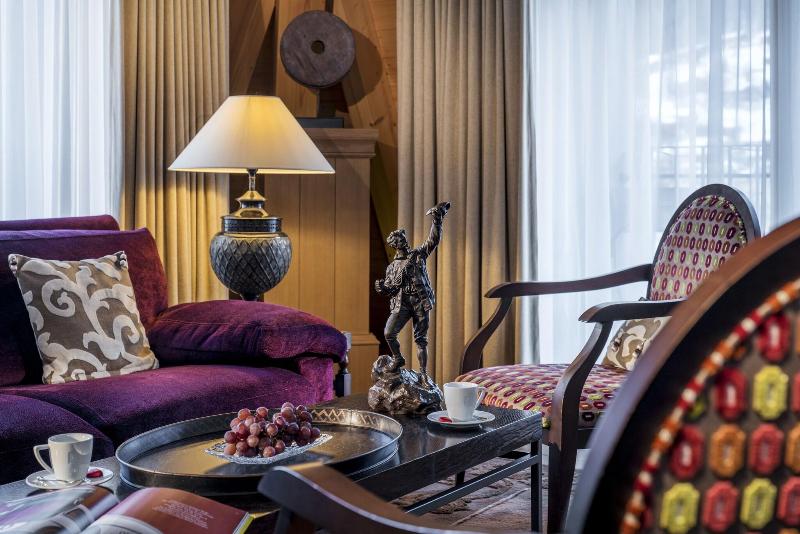 이코노미 룸, Medium Romantic