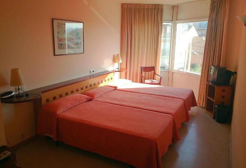 Номер Стандарт Трехместный, Montmeló