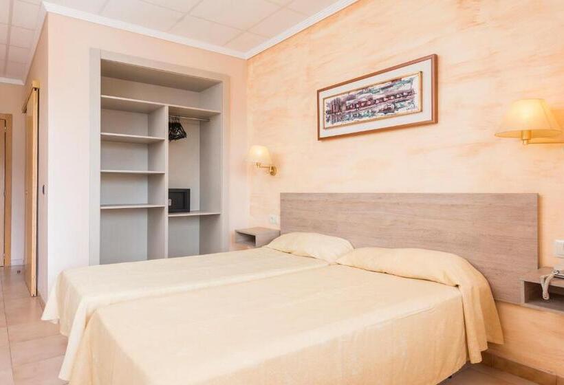 غرفة قياسية مزوَّدة بشُرفة, Nura Condor