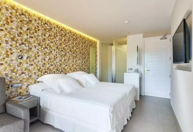 اتاق استاندارد با چشم‌انداز استخر, Occidental Ibiza - All Inclusive