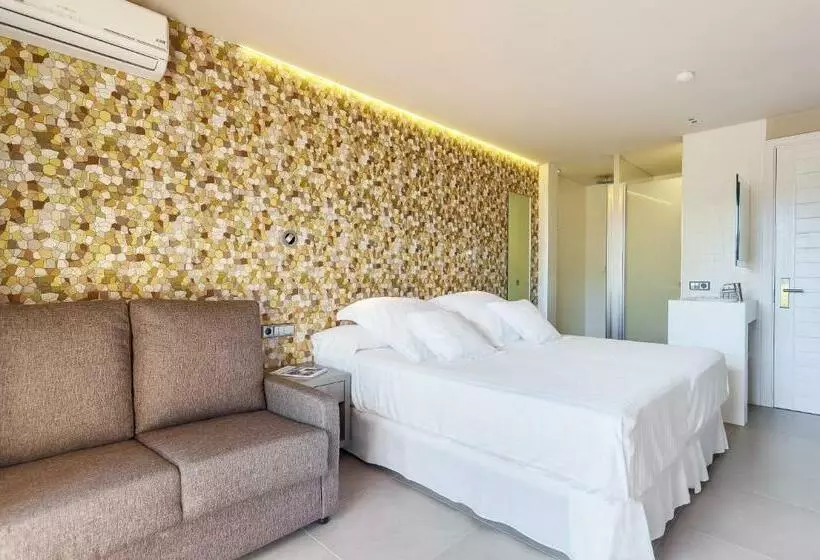 اتاق استاندارد با چشم‌انداز استخر, Occidental Ibiza - All Inclusive