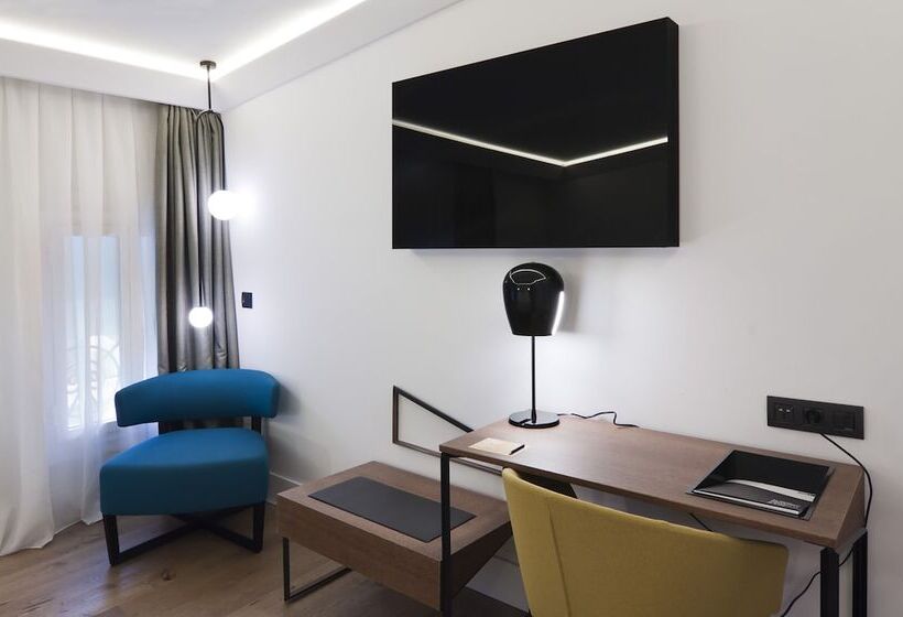 غرفة تنفيذية, One Shot Palacio Reina Victoria 04