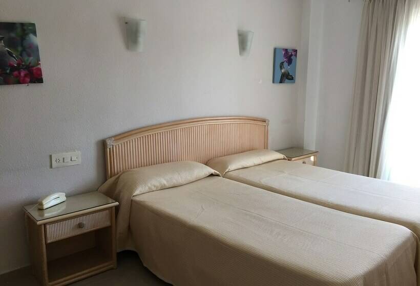 スタンダード4人部屋, Porto