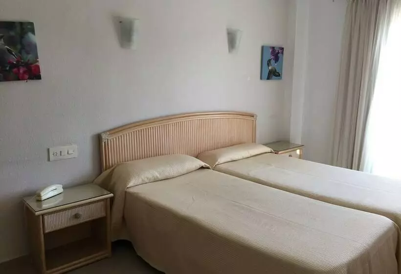 Standard Neljän Hengen Huone, Porto