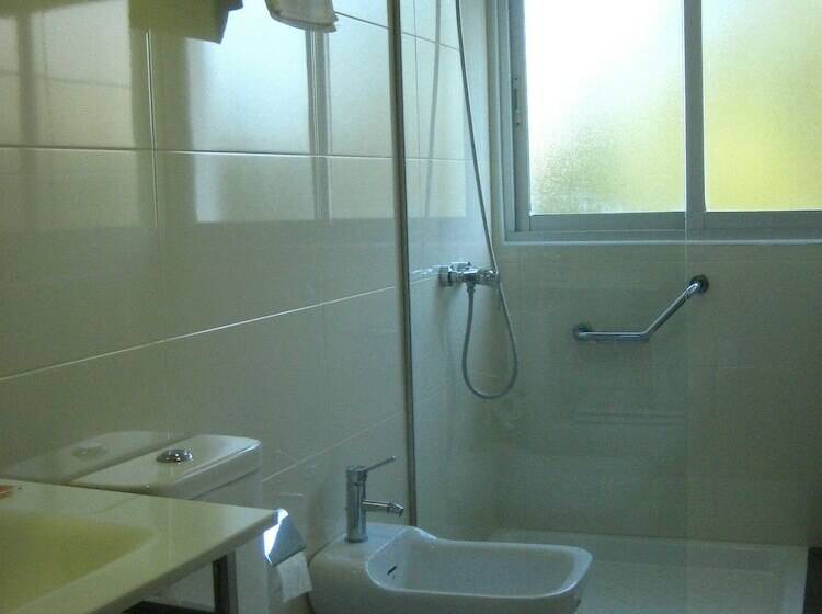 スタンダード4人部屋, Porto