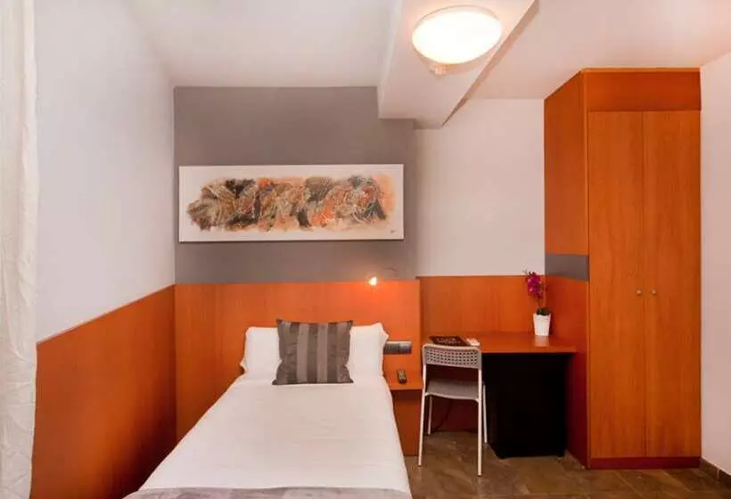 اتاق استاندارد یک نفره, Sant Pere Ll Hspii