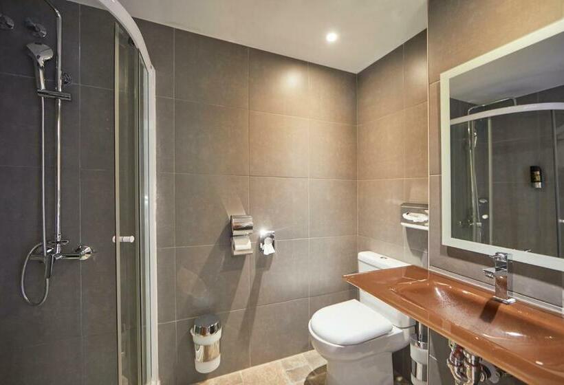 Quarto Estandar, Nura Santa Ponsa Pins