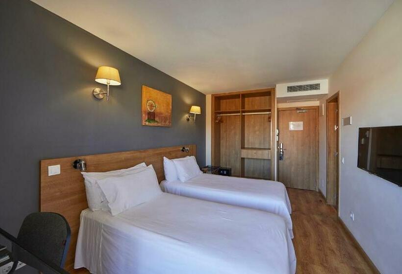Quarto Estandar, Nura Santa Ponsa Pins