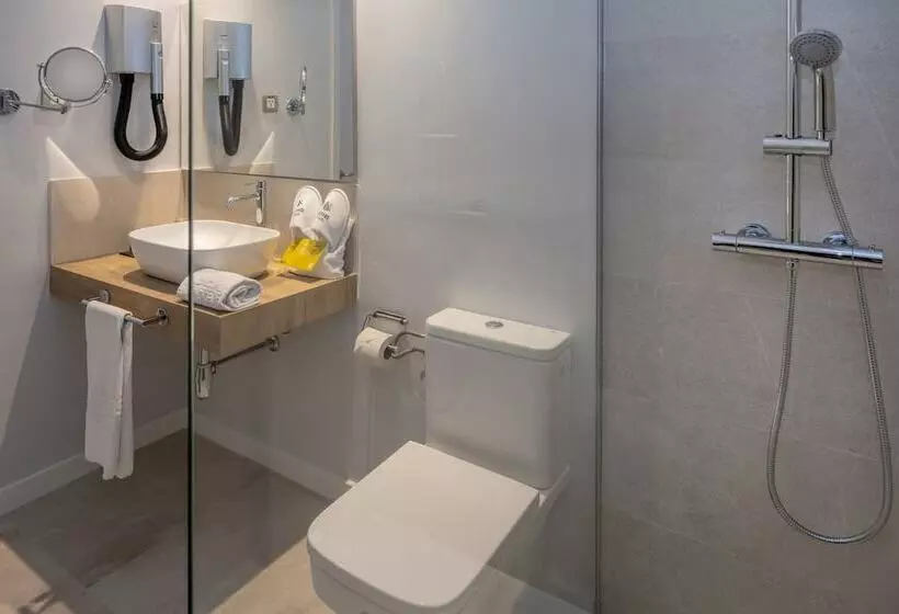 اتاق اکونومی, Serhs Rivoli Rambla