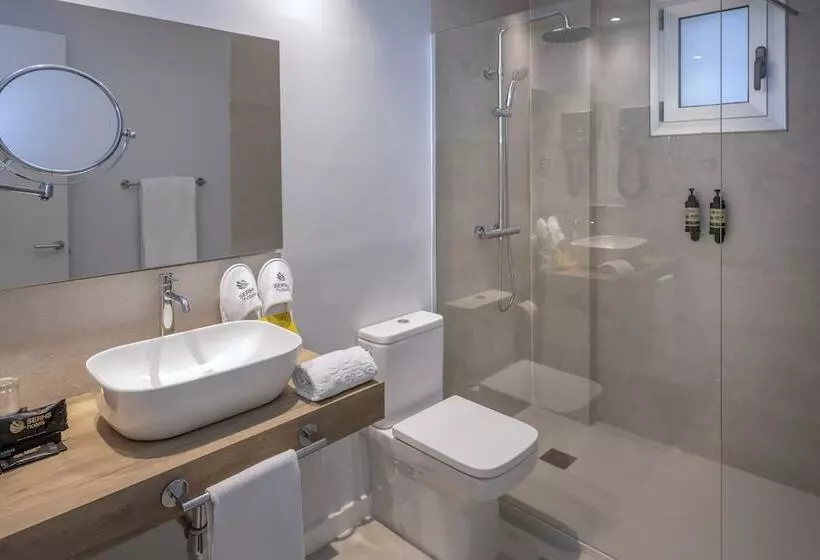 اتاق اکونومی, Serhs Rivoli Rambla