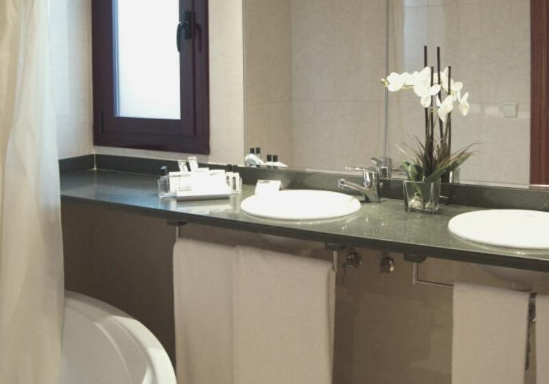 غرفة قياسية مزوَّدة بتراس, Rh Sorolla Centro