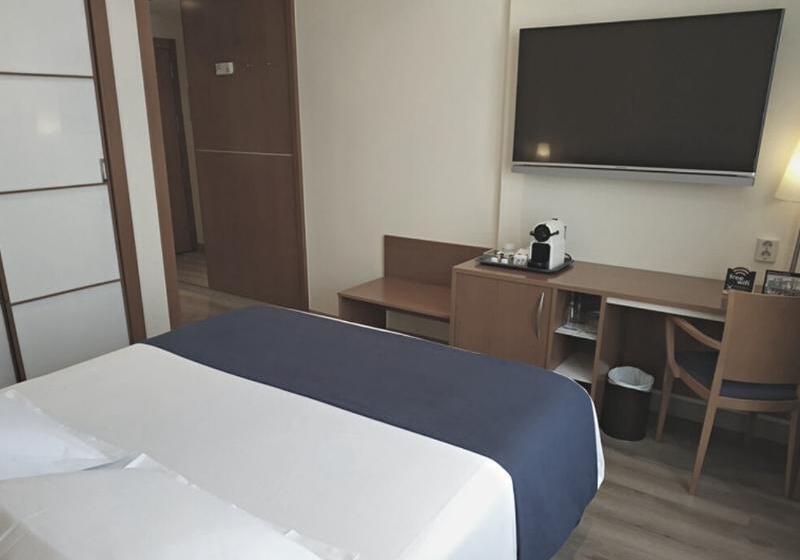 غرفة قياسية مزوَّدة بتراس, Rh Sorolla Centro