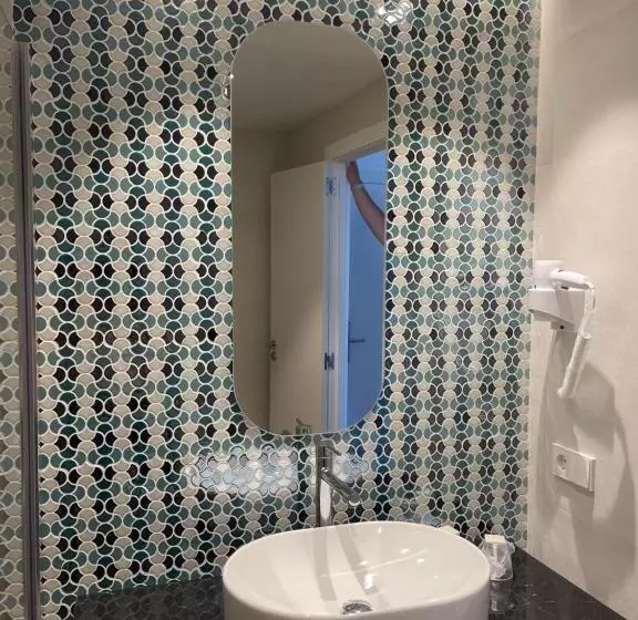 Habitació Estàndard, Tora