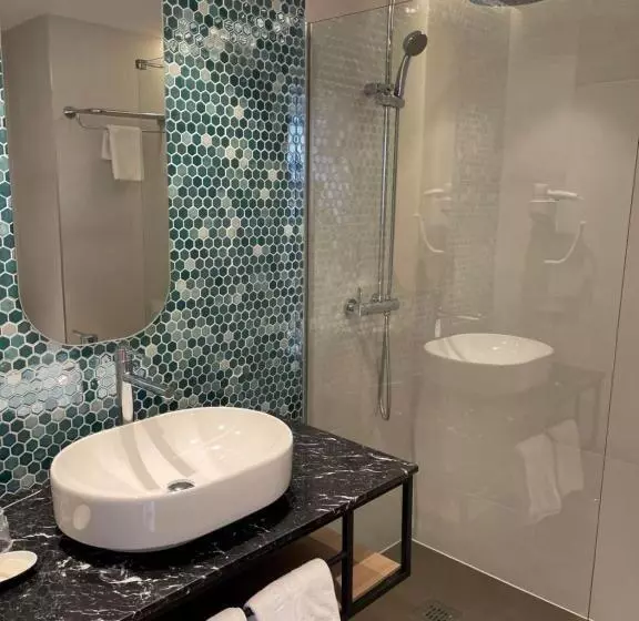 Habitació Estàndard, Tora