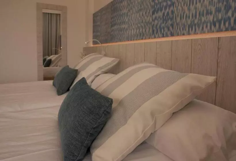 Habitació Triple Estàndard, Tora