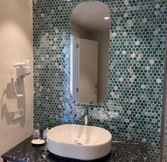 スタンダードルーム, Tora