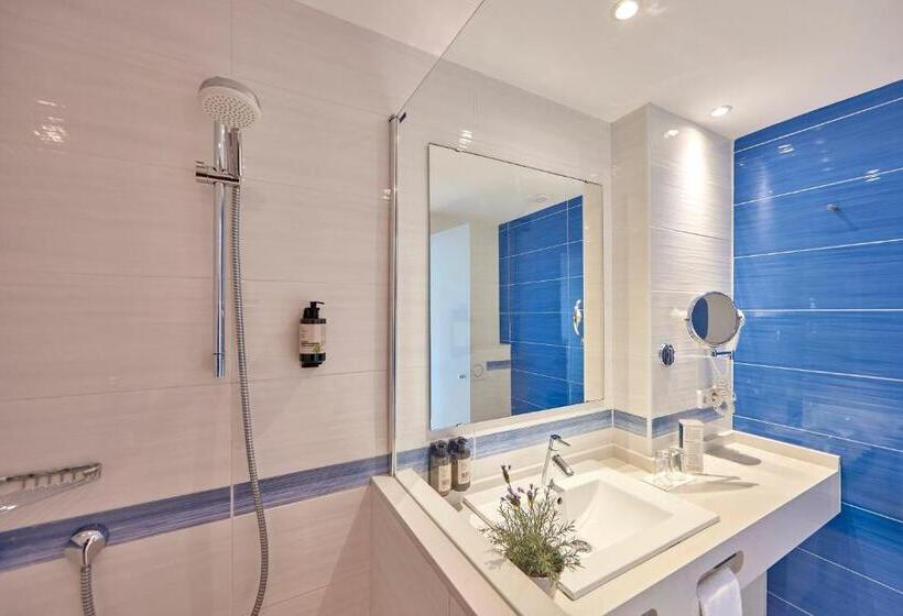 اتاق اساندارد با چشمانداز جانبی به دریا, Universal Hotel Lido Park & Spa