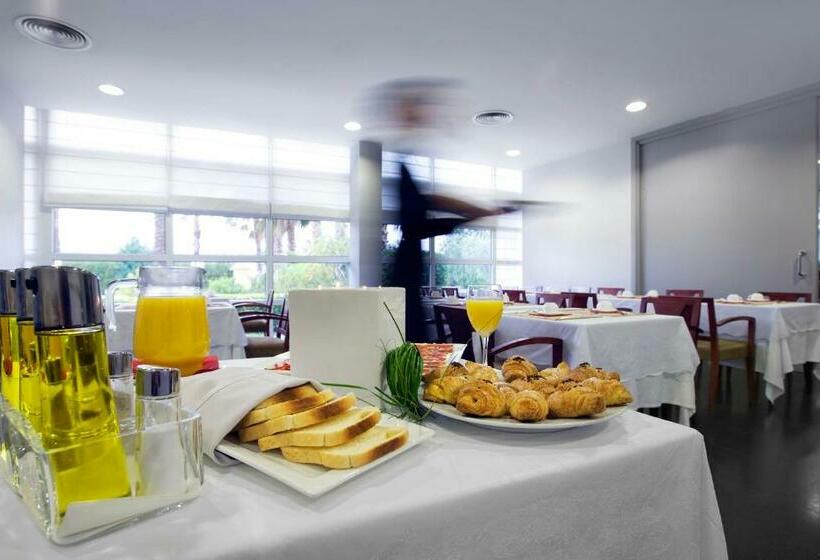 חדר סטנדרט לשלושה, Air Penedès