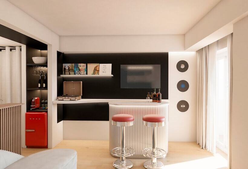 سوییت جونیور با چشمانداز جانبی دریا, Universal Hotel Neptuno - Adults Only