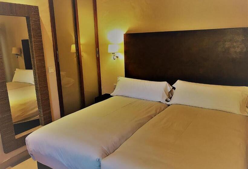 Номер Стандарт Трехместный, Chillout Hotel Tres Mares