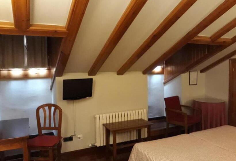 Habitación Estándar Abuhardillada, Aragüells