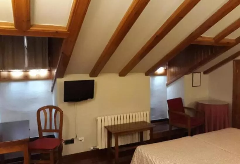 Habitación Estándar Abuhardillada, Aragüells