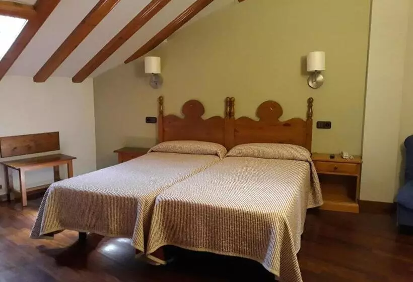 Habitación Estándar Abuhardillada, Aragüells