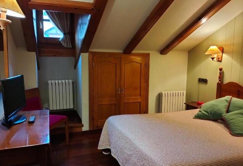 Habitación Estándar Abuhardillada, Aragüells