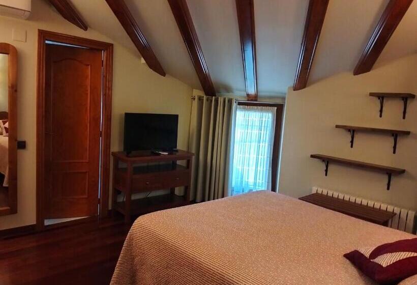 Habitación Estándar Abuhardillada, Aragüells