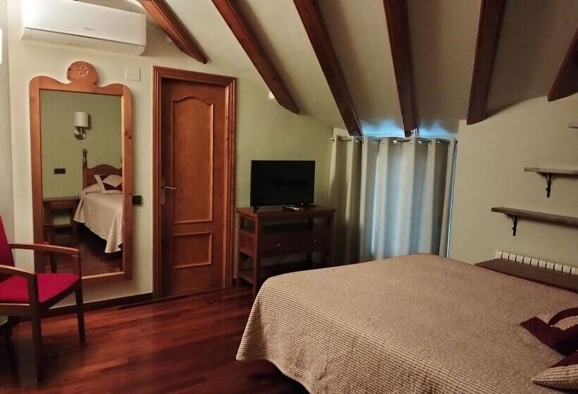 Habitación Estándar Abuhardillada, Aragüells