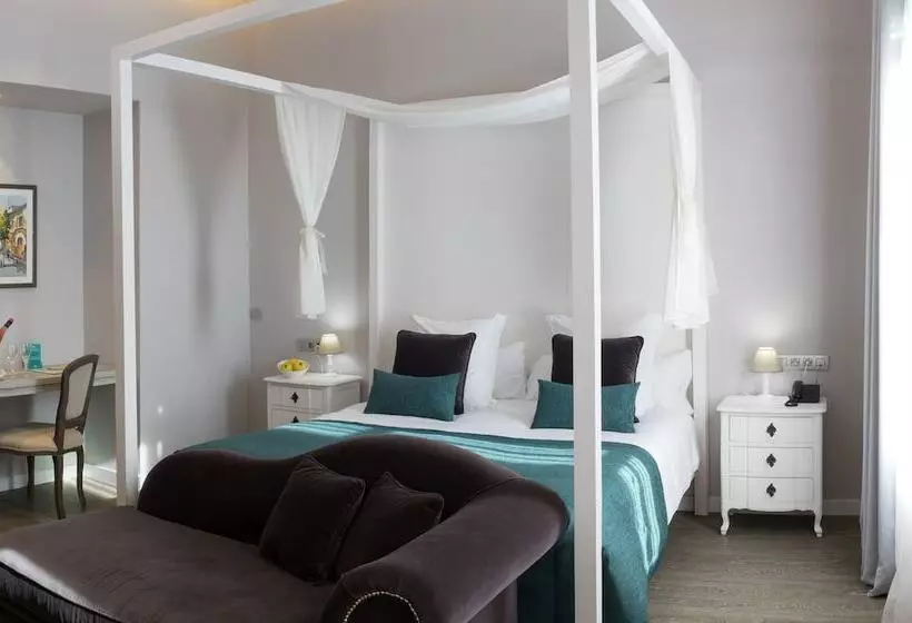 سوییت جونیور, 1881 Hotel Balneario Vichy Catalan