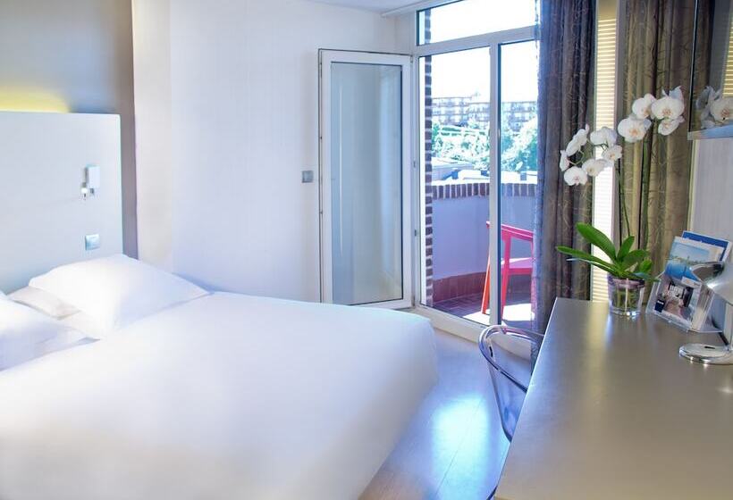 اتاق استاندارد سه نفره, Barcelo Costa Vasca