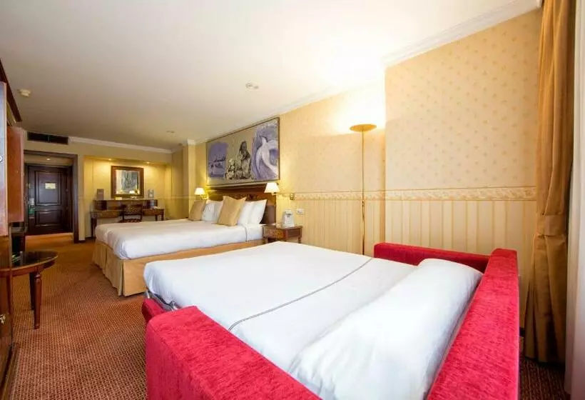 اتاق استاندارد سه نفره, Eurostars Araguaney