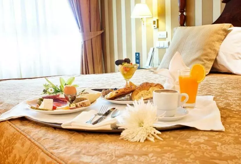 اتاق استاندارد سه نفره, Eurostars Araguaney