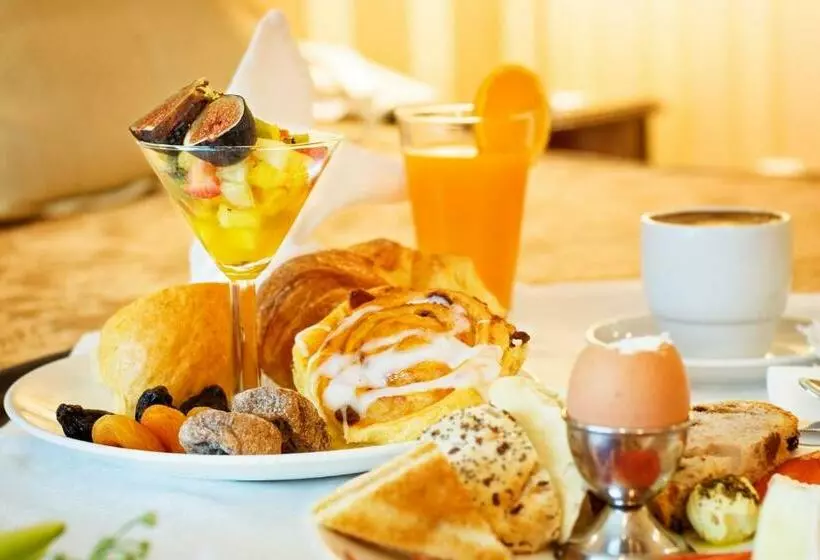 اتاق استاندارد سه نفره, Eurostars Araguaney