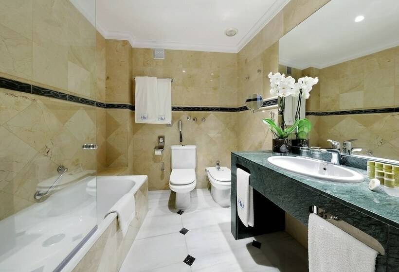 اتاق خانوادگی, Eurostars Conquistador