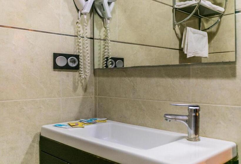 חדר סטנדרט לשלושה, La Nava