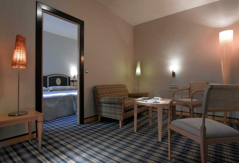 Aile Odası, Macia Condor