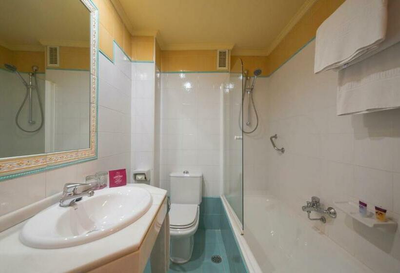 Aile Odası, Macia Condor